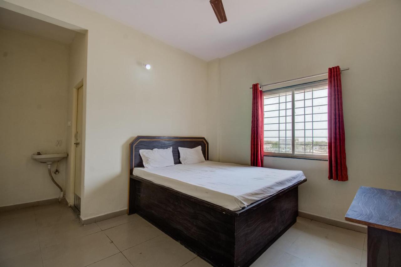 Spot On 41992 Azad Spot Hotel